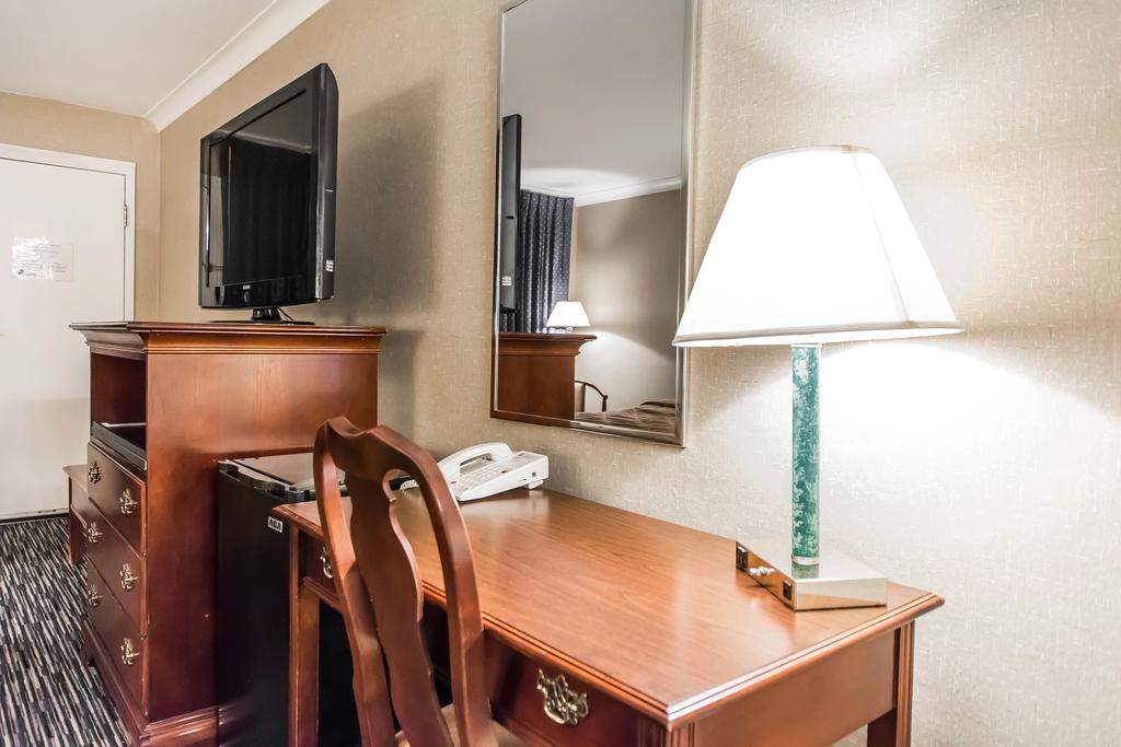 Quality Inn & Suites Garden Of The Gulf Summerside Buitenkant foto