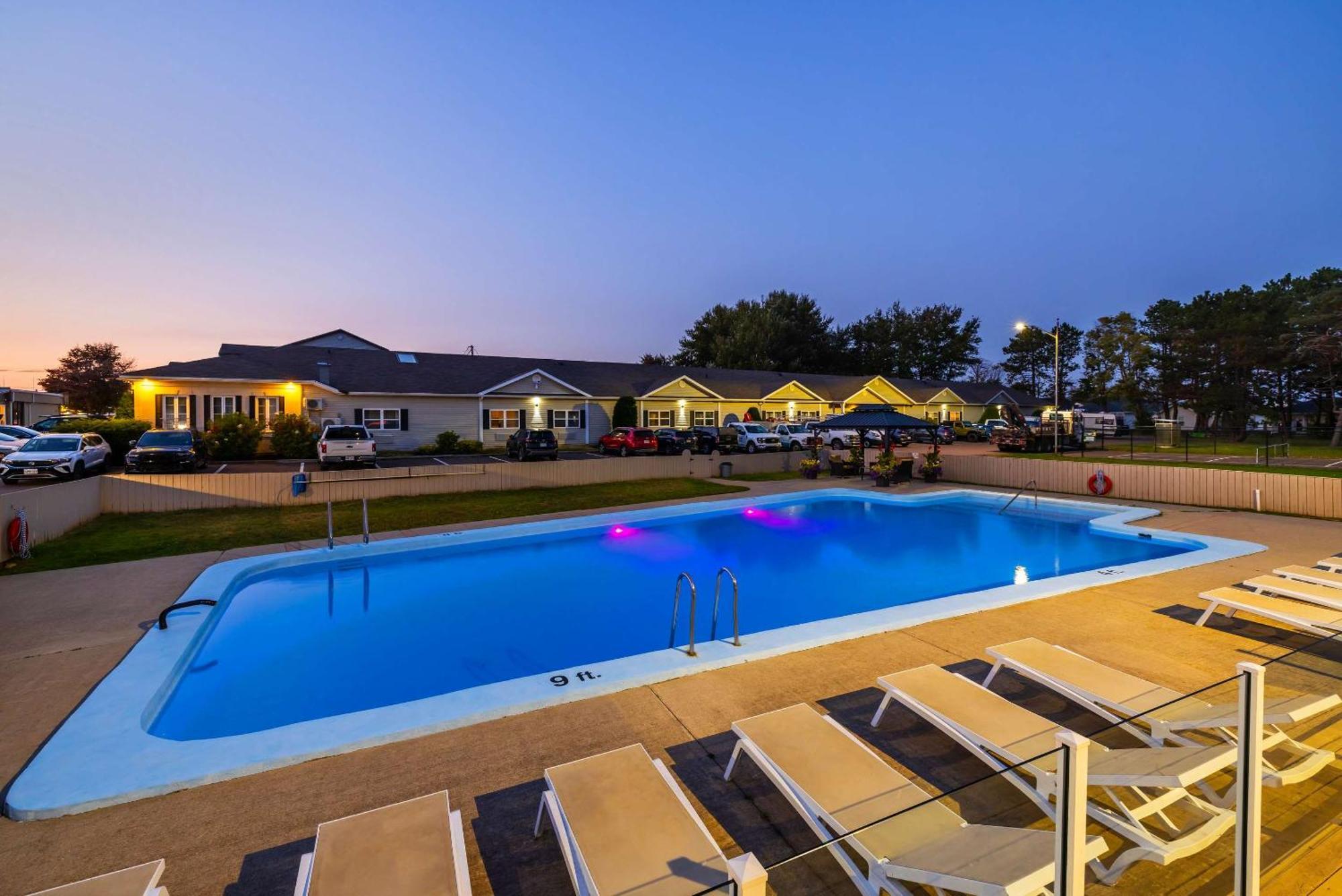 Quality Inn & Suites Garden Of The Gulf Summerside Buitenkant foto