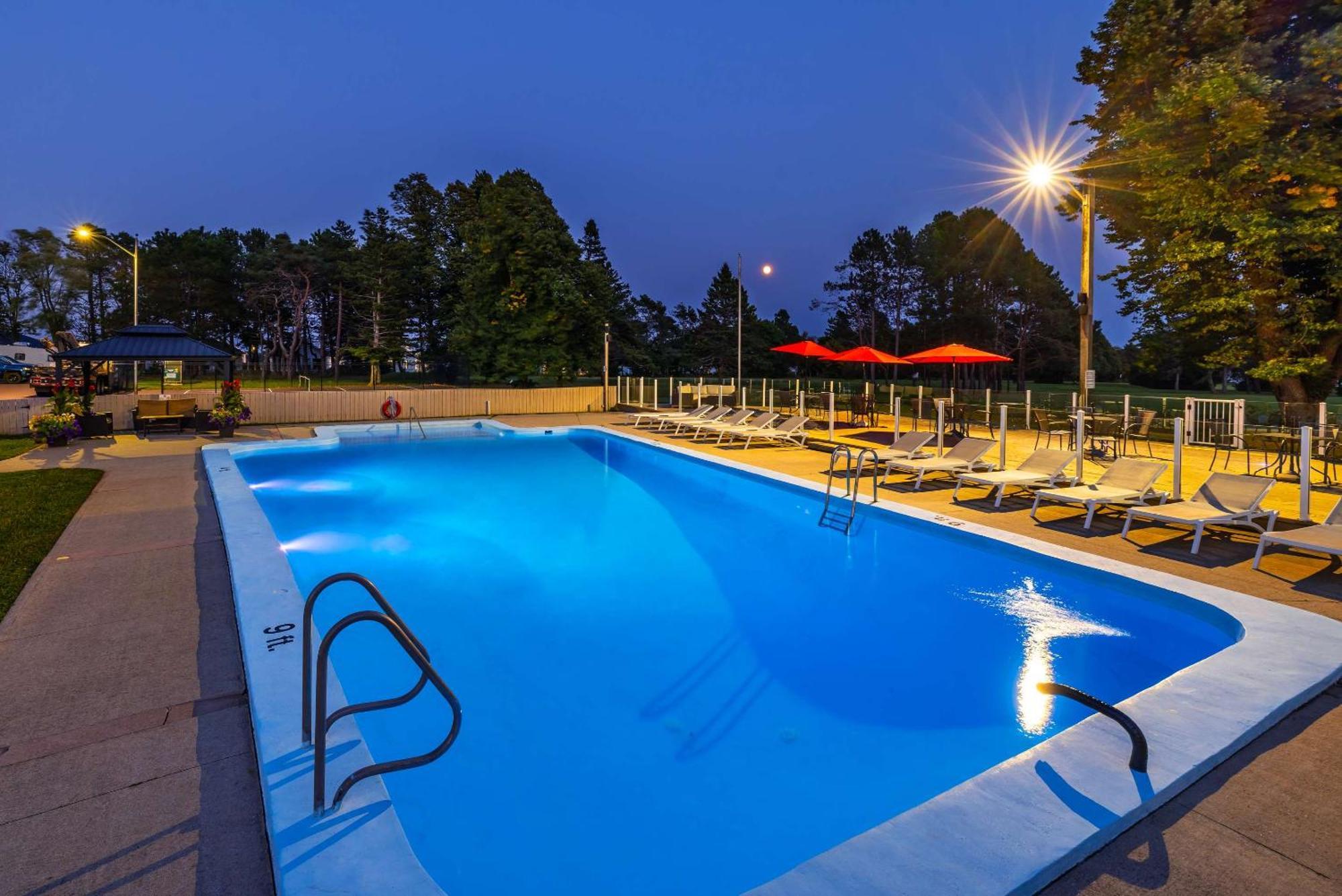 Quality Inn & Suites Garden Of The Gulf Summerside Buitenkant foto