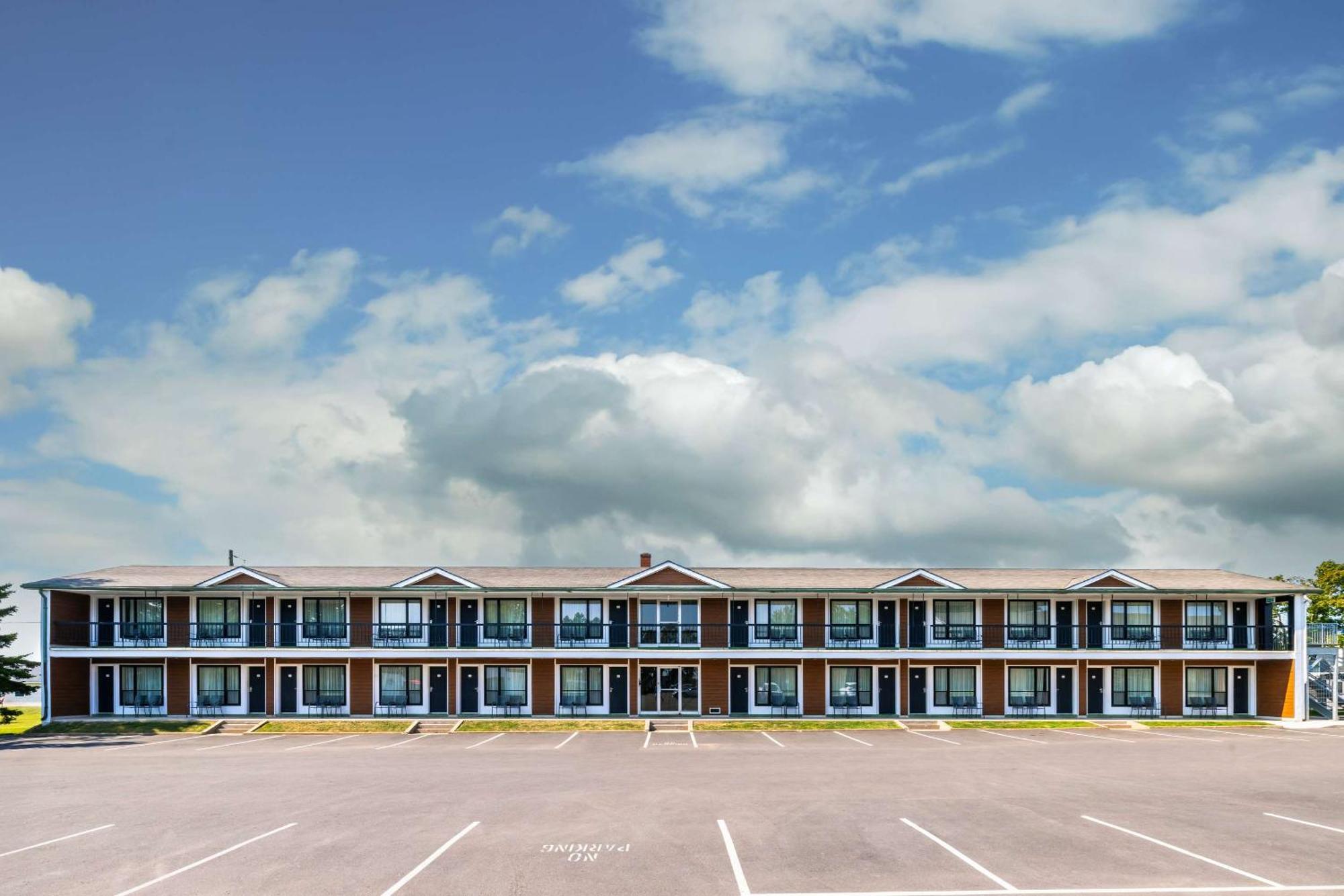 Quality Inn & Suites Garden Of The Gulf Summerside Buitenkant foto