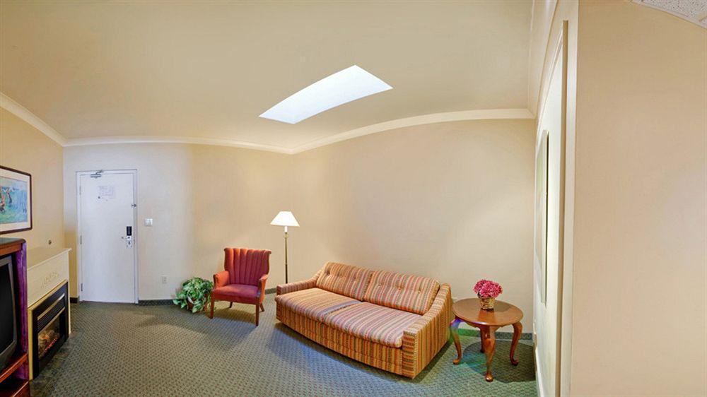 Quality Inn & Suites Garden Of The Gulf Summerside Buitenkant foto